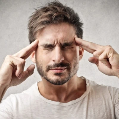 Zornesfalte glätten mit Botox - LIPS and SKIN Ästhetische Medizin, München Zornesfalte glätten mit Botox - LIPS and SKIN Ästhetische Medizin, München