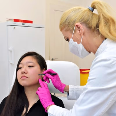 Botox Masseter bei LIPS and SKIN-1 Botox Masseter - Anzeichnen der Injektionspunkte